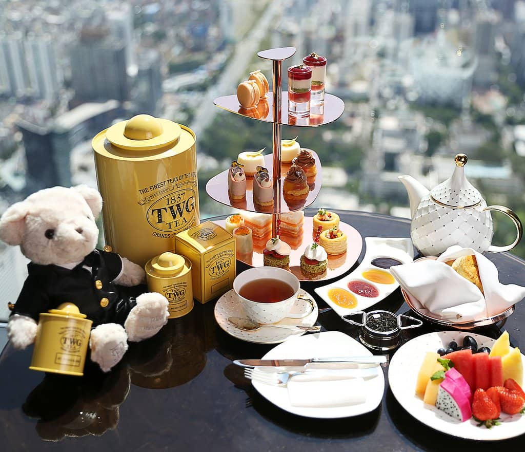 Pub-like Atmosphere with Drinks