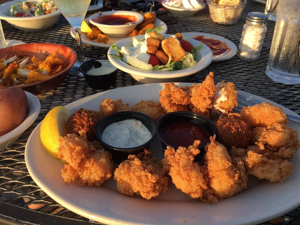 Vibrant Live Music & Atmosphere