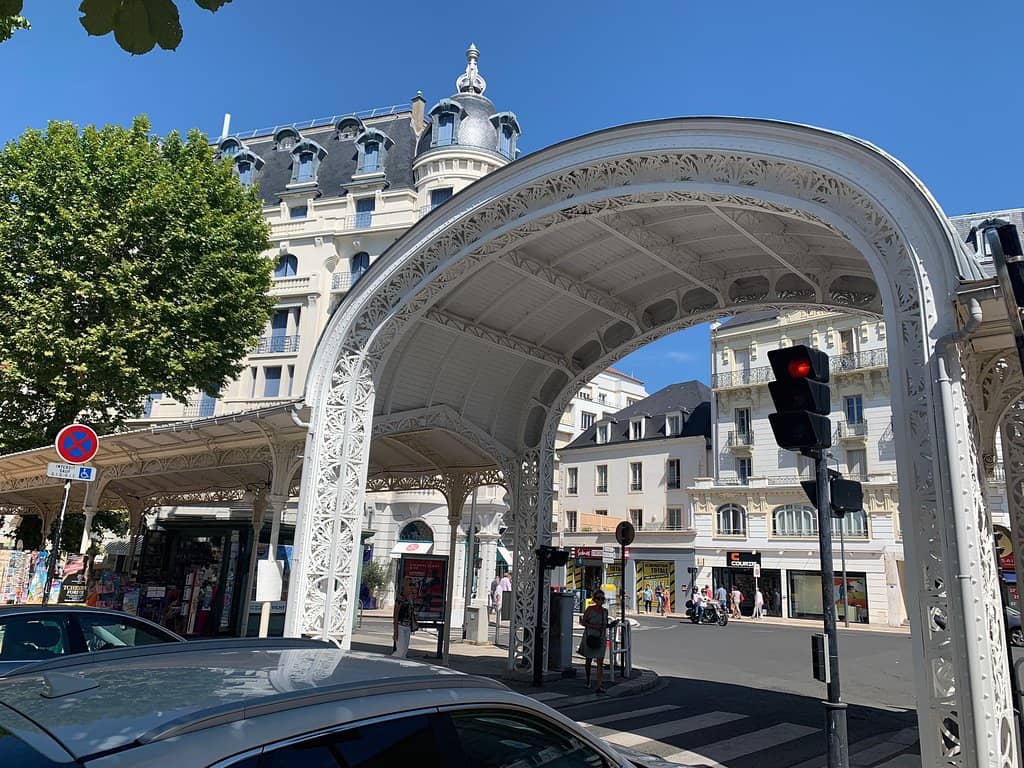 Palais des Congrès and Opera House