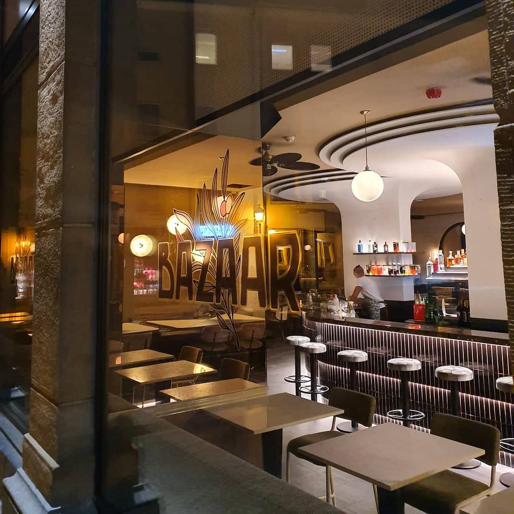 Vibrant Atmosphere & Cocktails