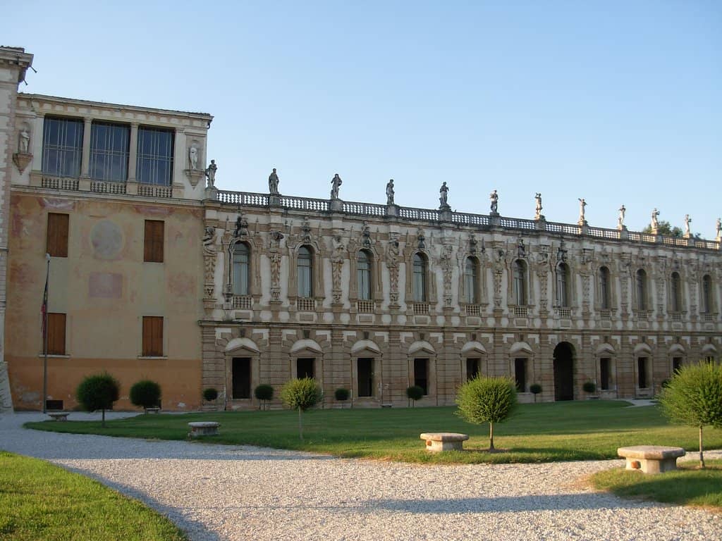 Spectacular Architecture