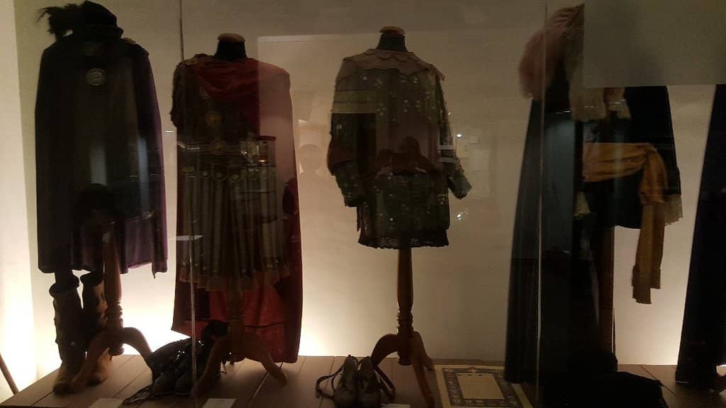 Vintage Flair & Theatrical Atmosphere