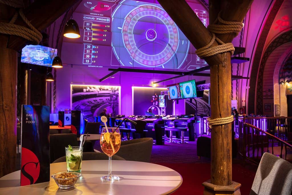 Live Music & DJ Sets