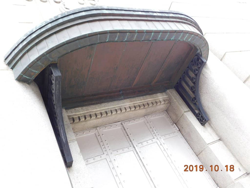 Charming Cafes and Eateries