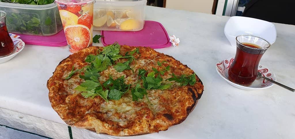 Lahmacun with Cheese