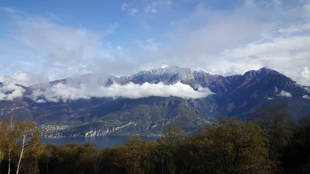 Panoramic Views of Lake Como