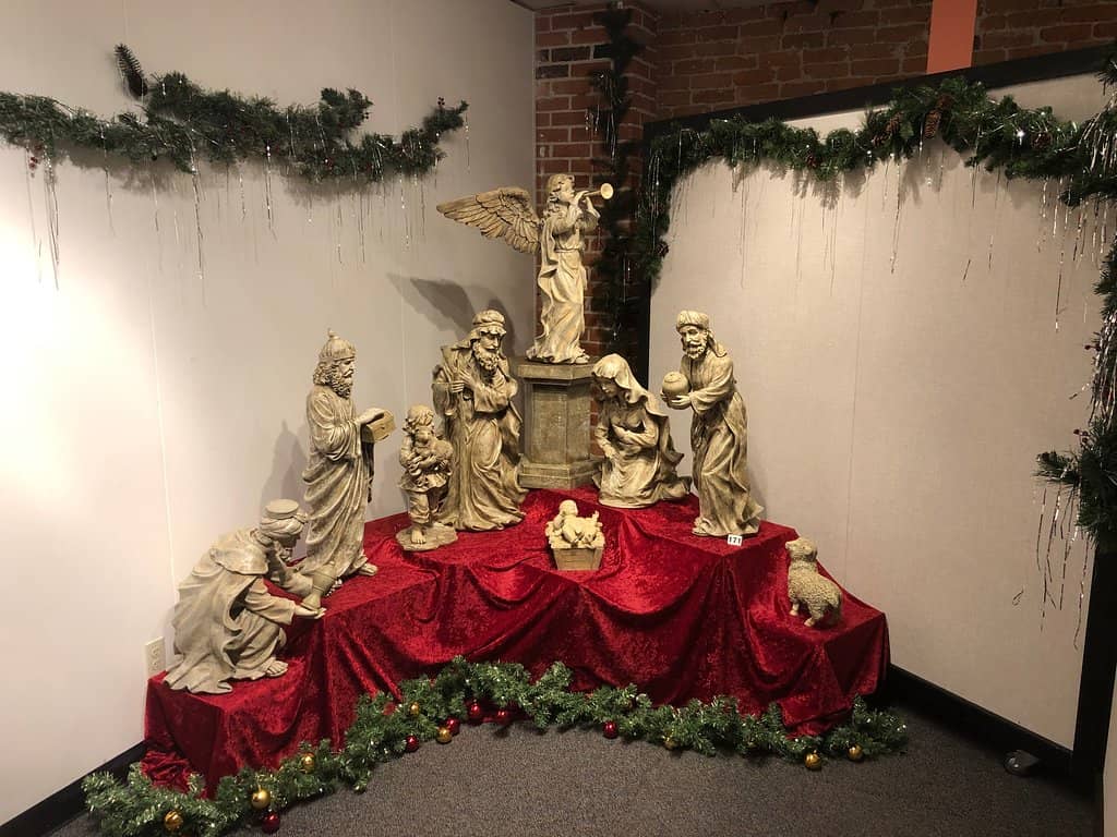 Rotating Thematic Exhibits