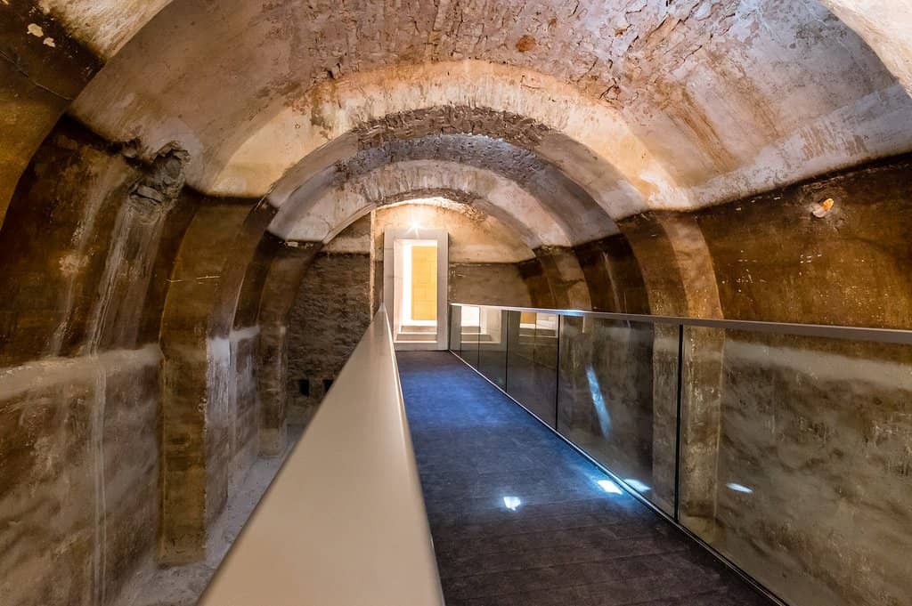 Panoramic City & Sea Views