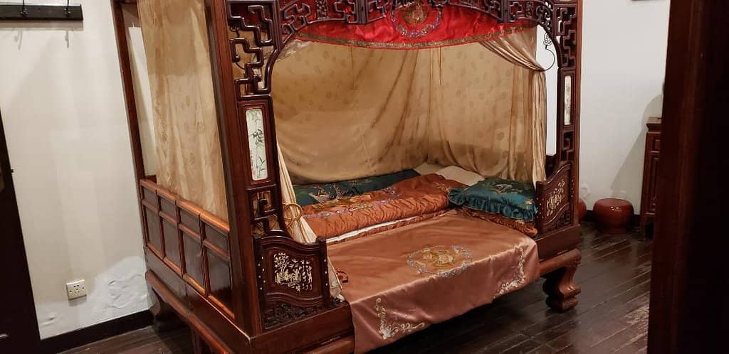 Boutique Shops and Cafes