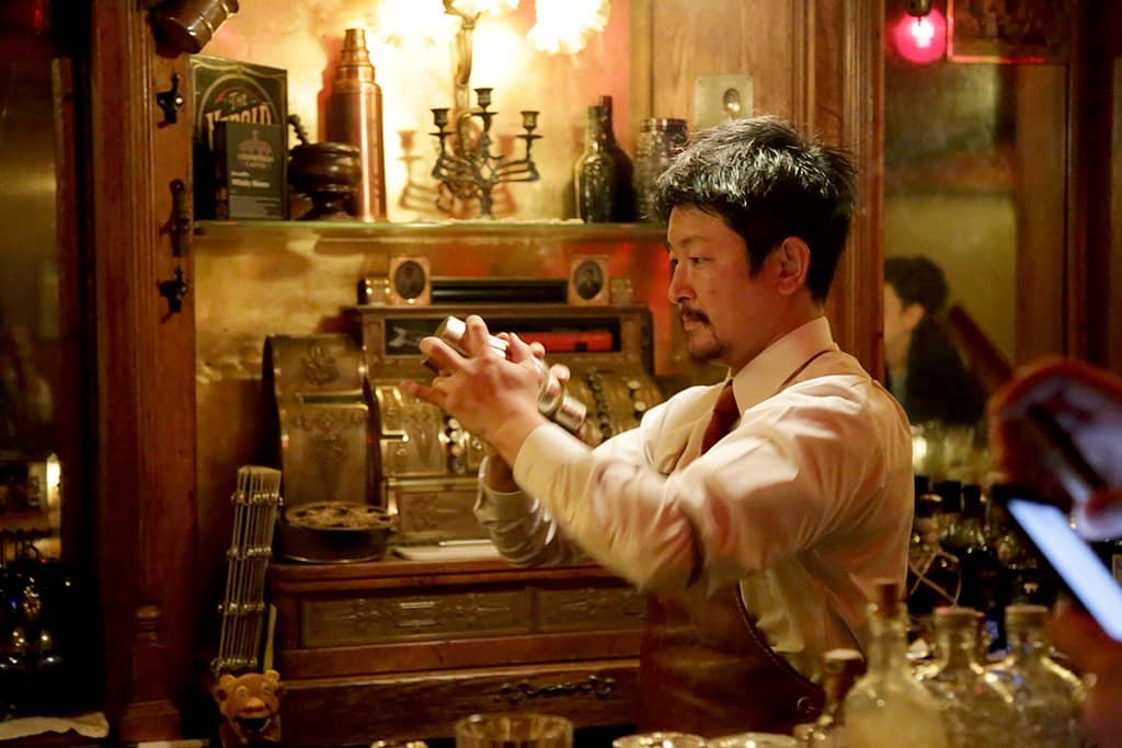 Immersive 1920s Ambiance