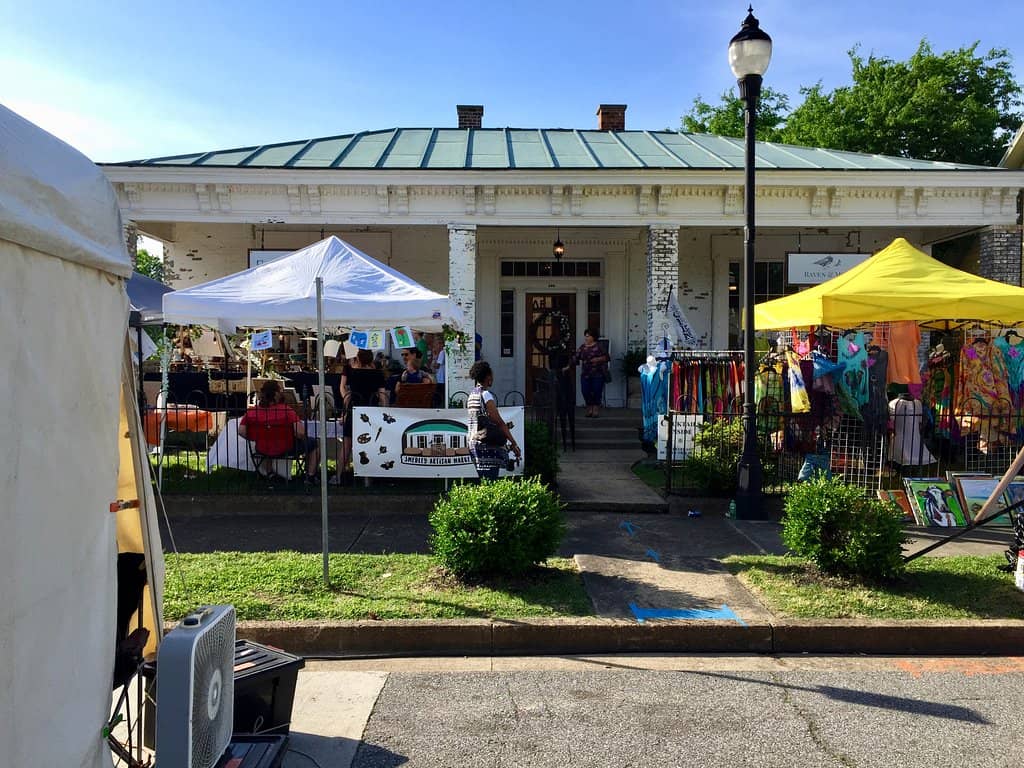 Live Music & Performances