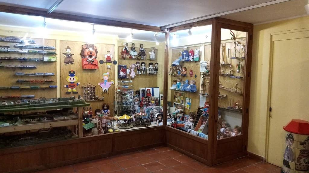 Era-Specific Exhibits