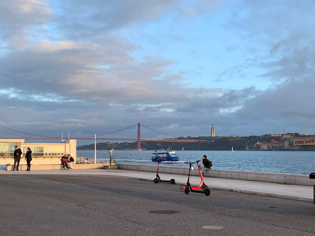 Dramatic Cliffside Setting