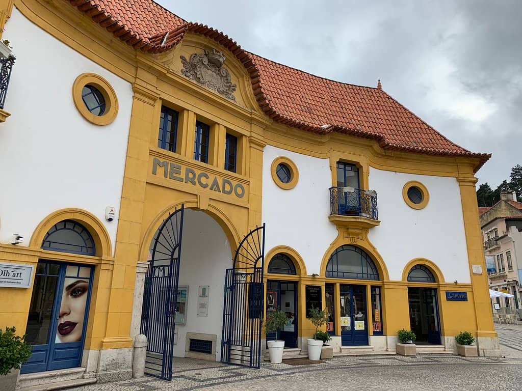 Local Eateries & Cafes