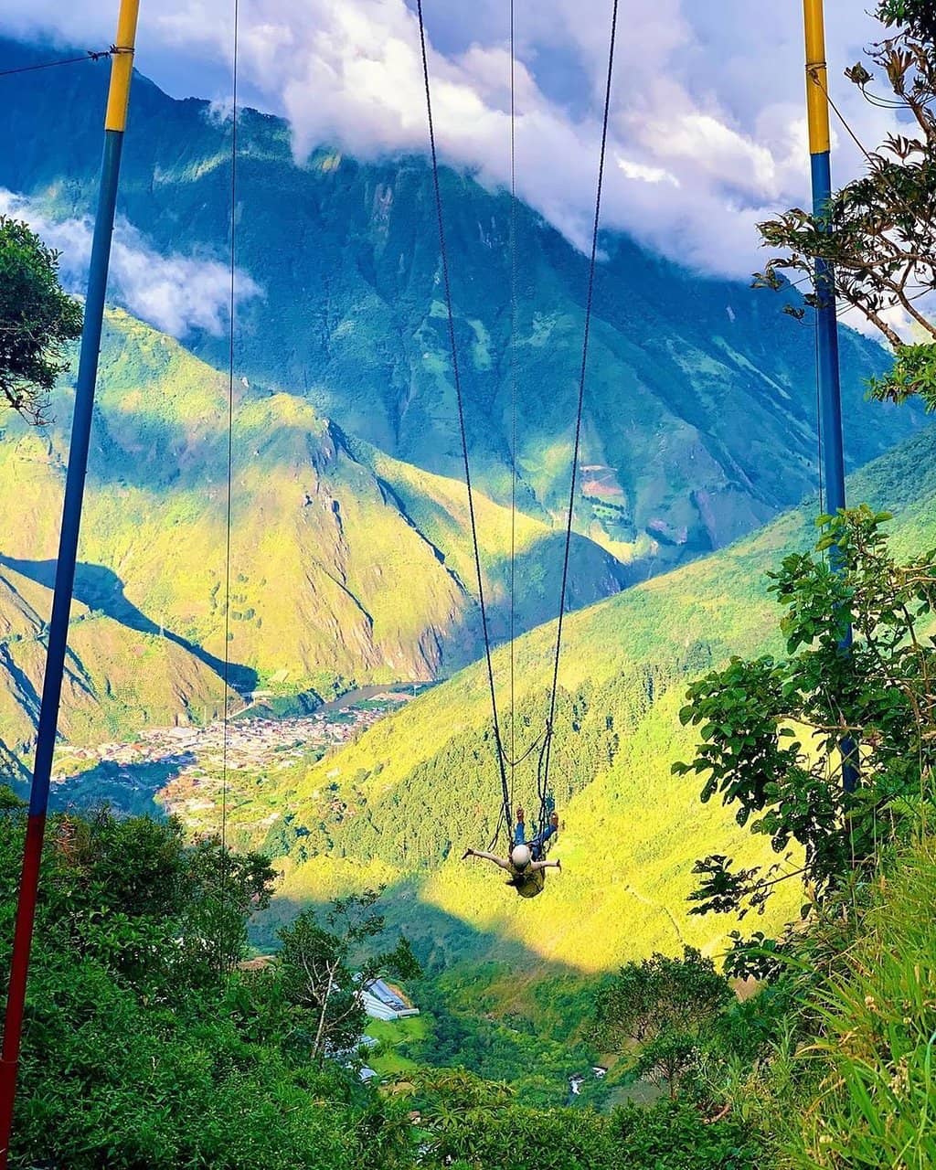 Manos de la Pachamama Sculpture