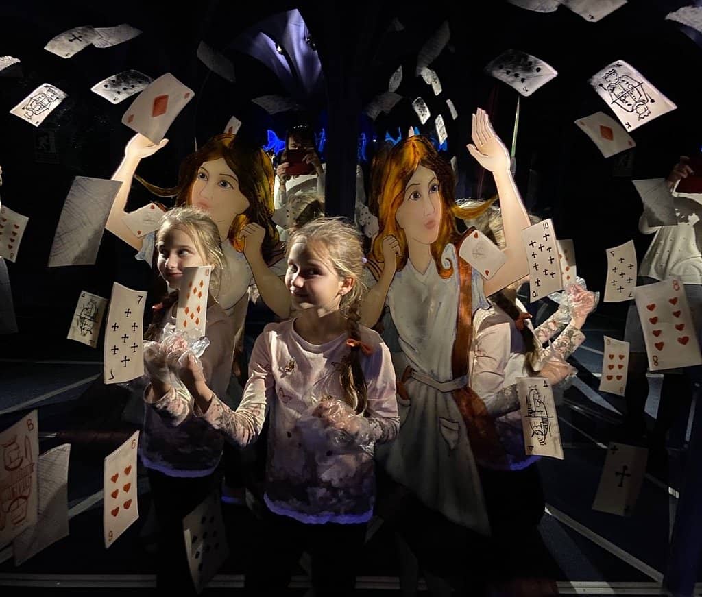Alice in Wonderland Mirror Maze