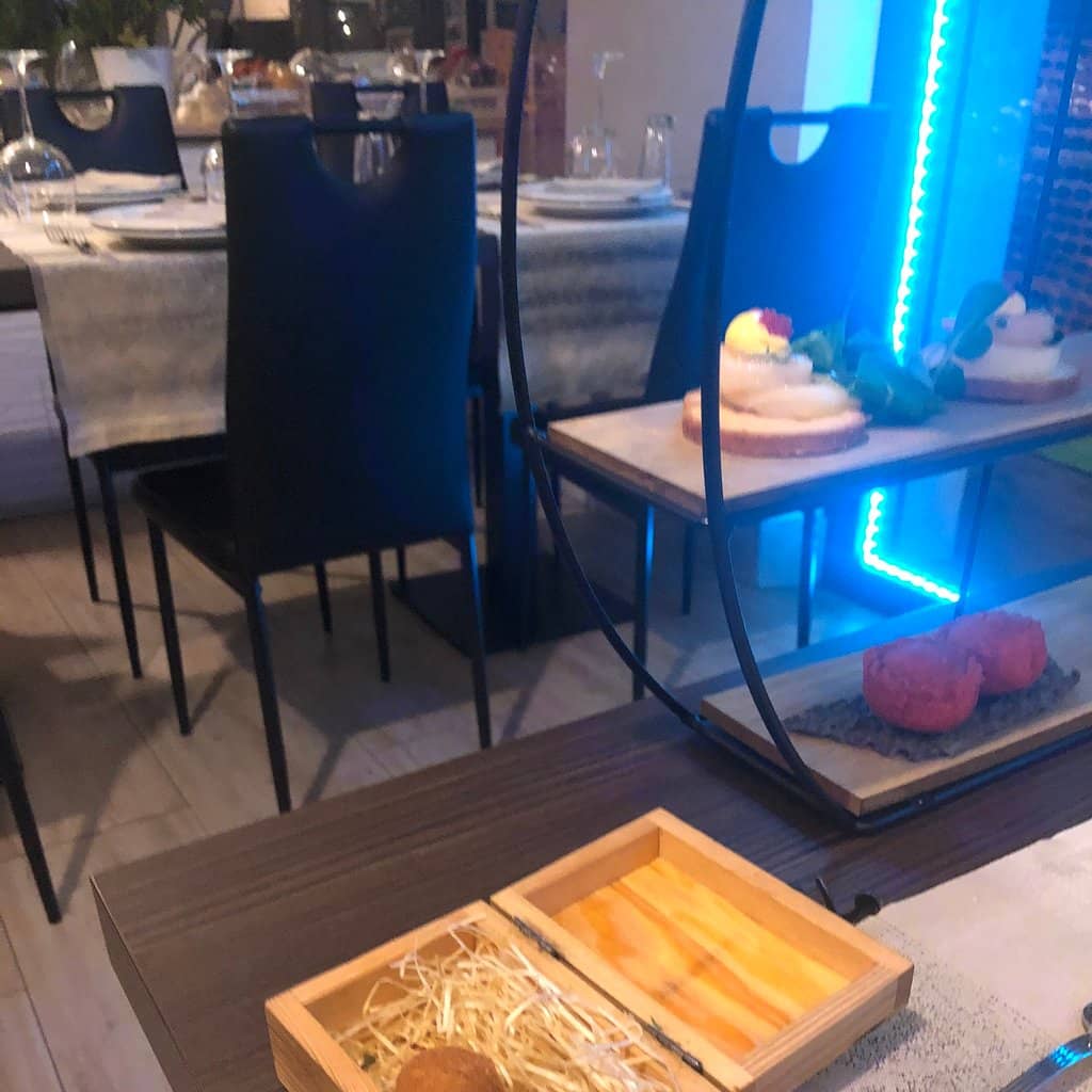 Attentive and Informative Service