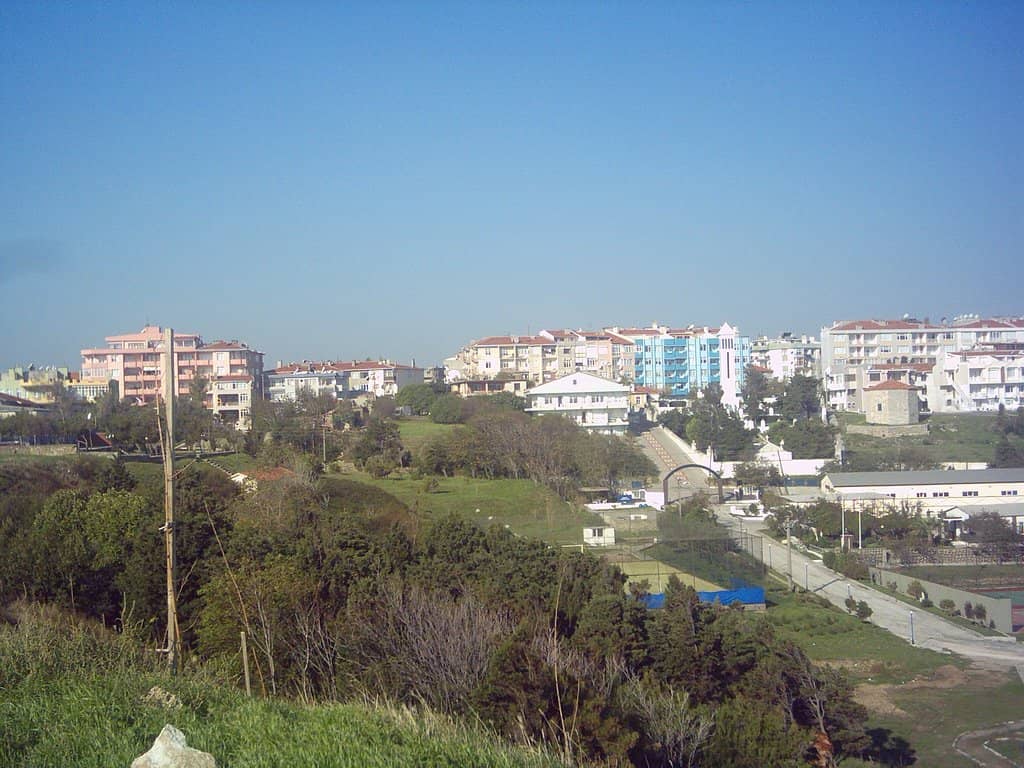 Family-Friendly Shallow Shore