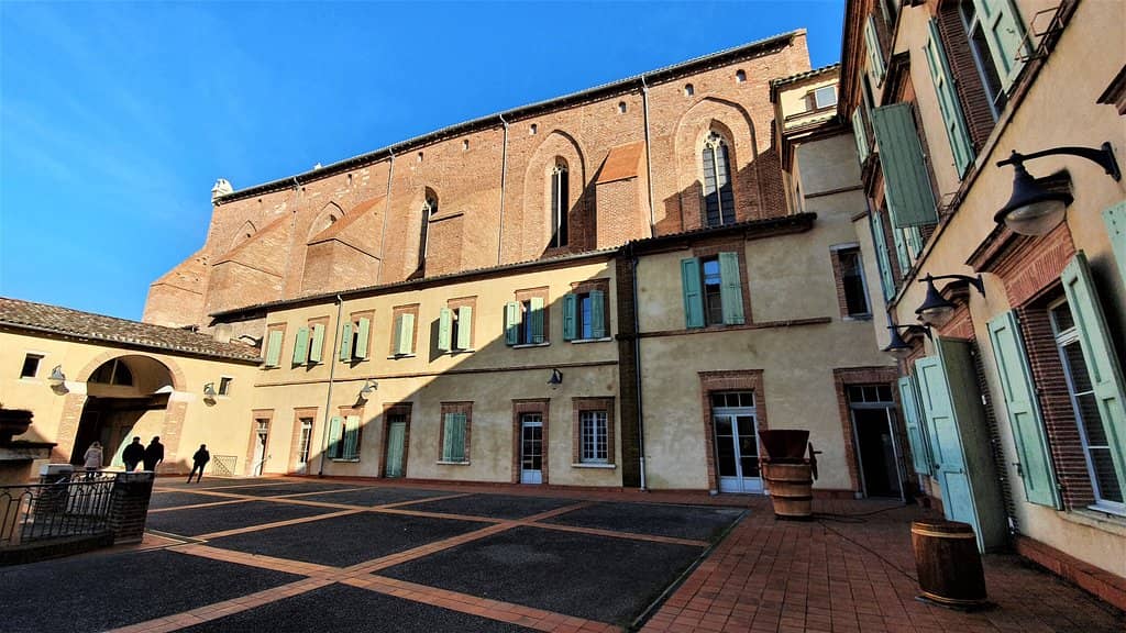 Courtyard Ambiance
