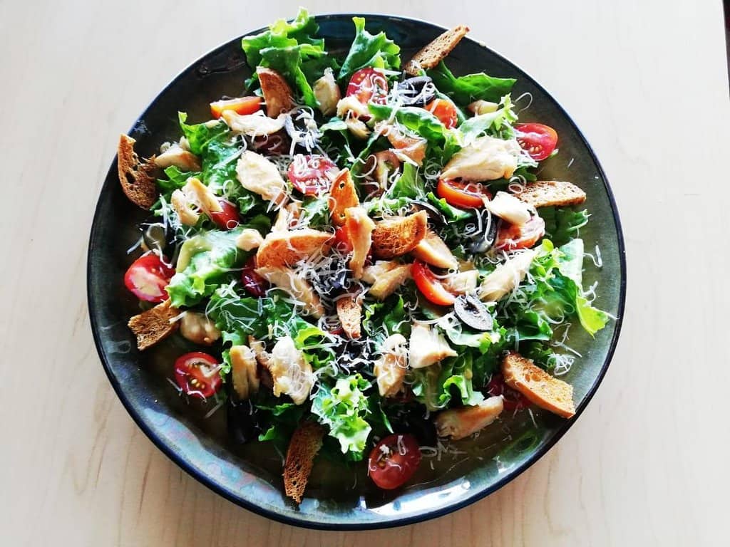 Ensalada César con pollo