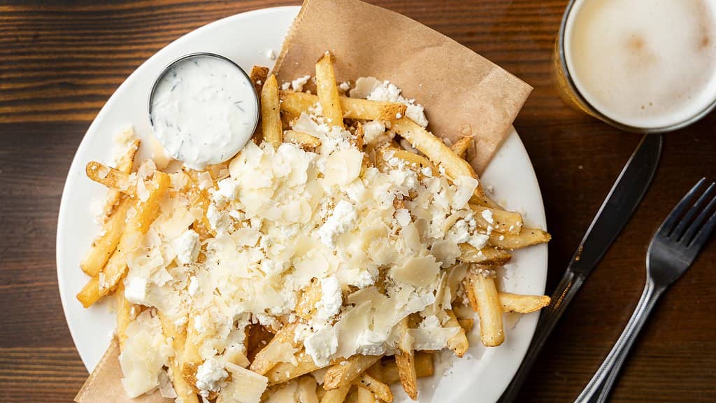 Harbor Views and Outdoor Dining