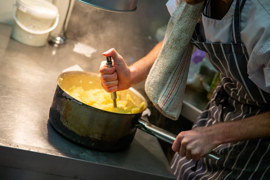 Energetic & Cozy Atmosphere