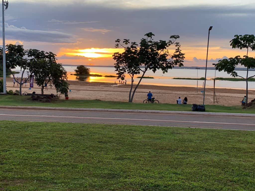 Relaxing Lakeside Ambiance