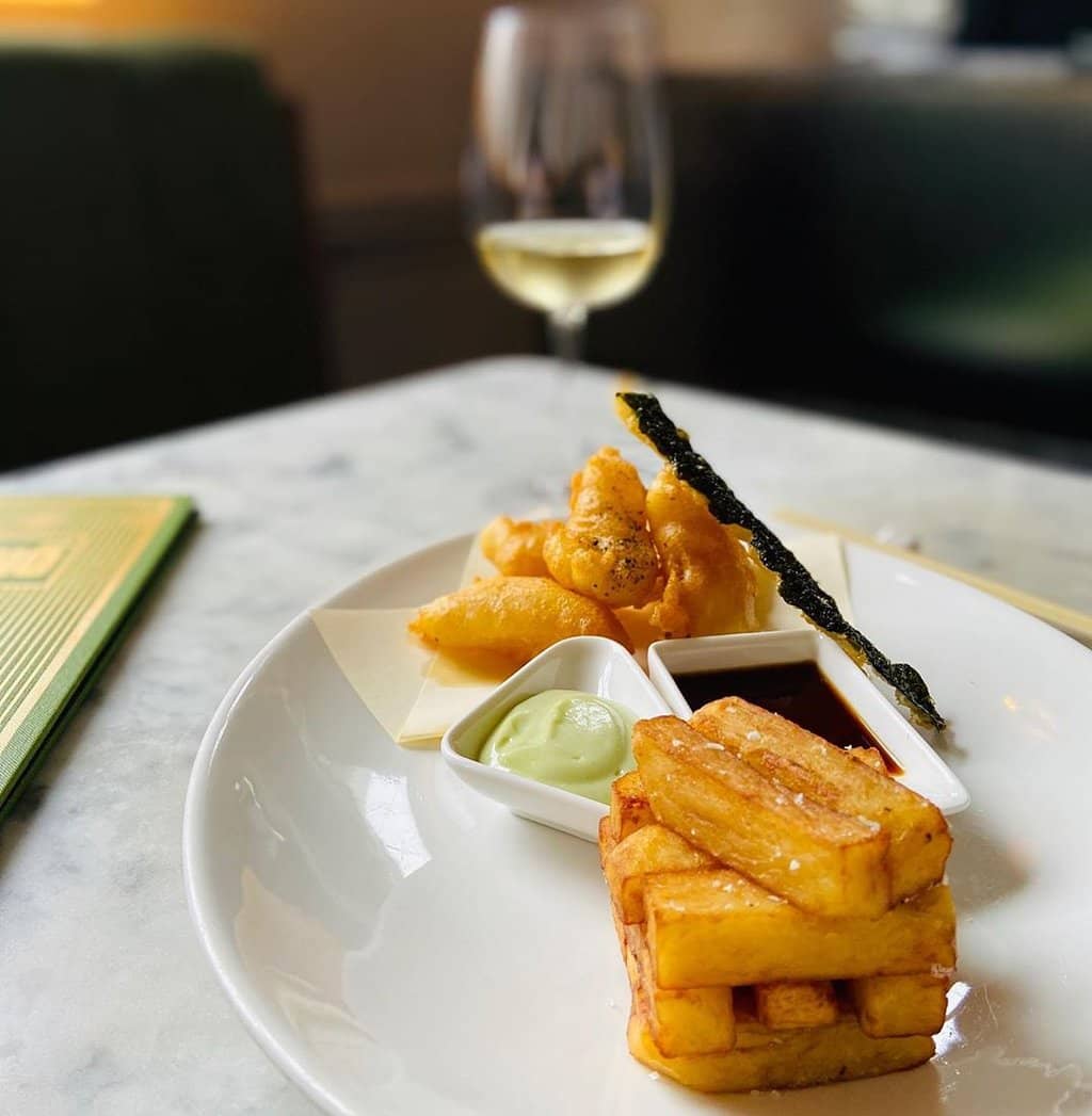 Elegant Dining Ambiance