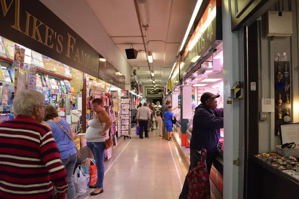 Outdoor Market Buzz
