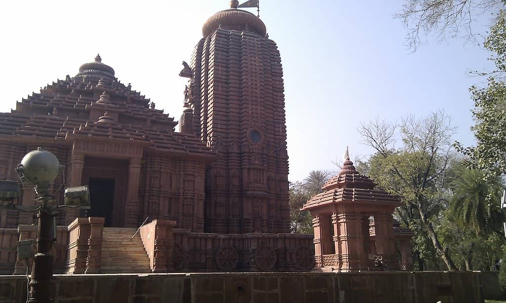 Serene Garden Setting