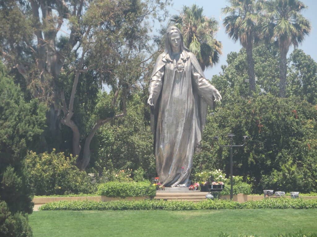 Peaceful Reflection Spaces