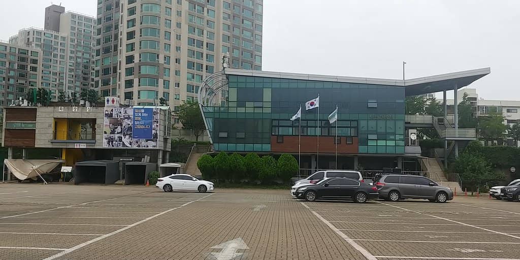 Ramen Picnic by the River