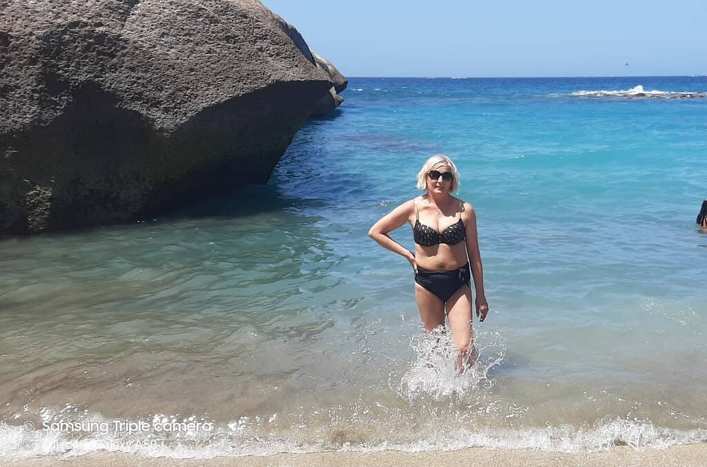 Lush Promenade Views