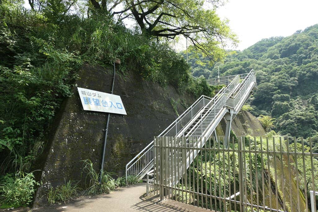 The Dam's Unique Architecture