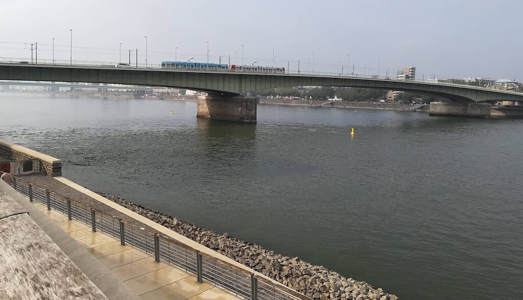 Rheinuferpromenade