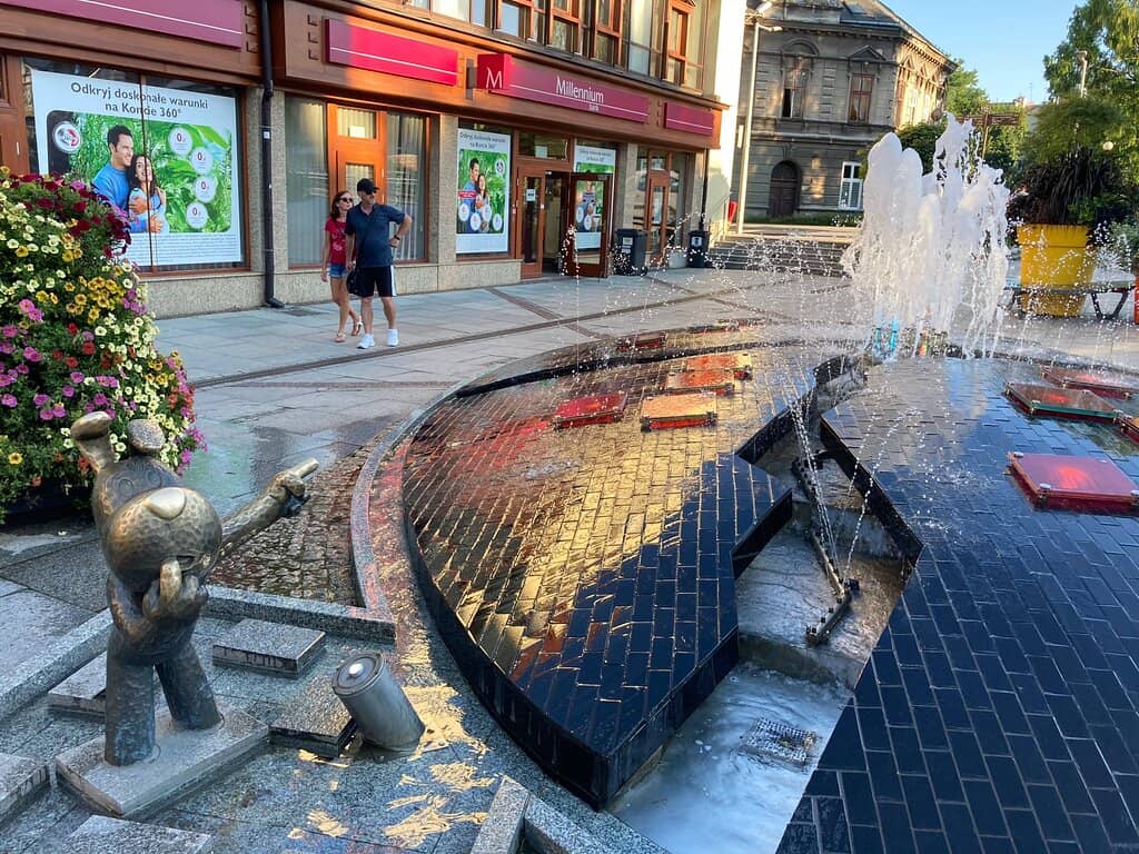 Adjoining Fountain