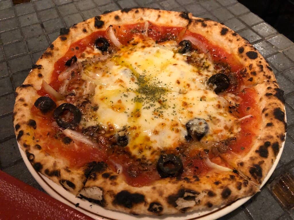 Lively Atmosphere and Fun Pizza Tossing