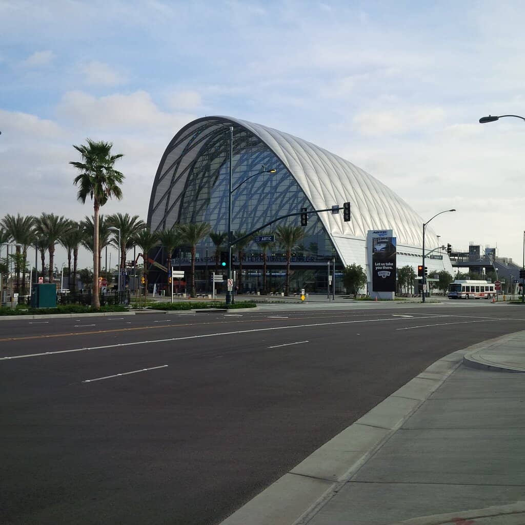 Modern Architecture & Amenities