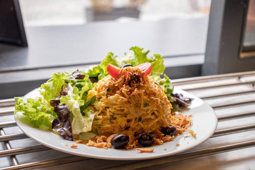 Scenic Waterfront Dining