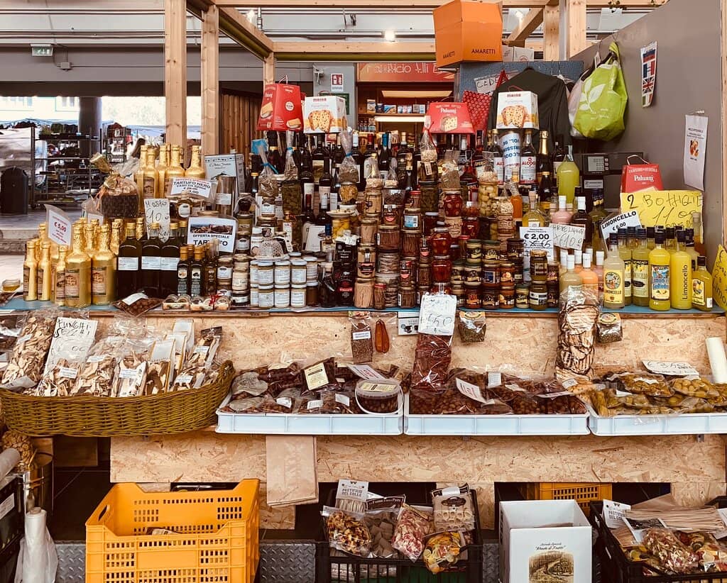 Local Specialties & Snacks