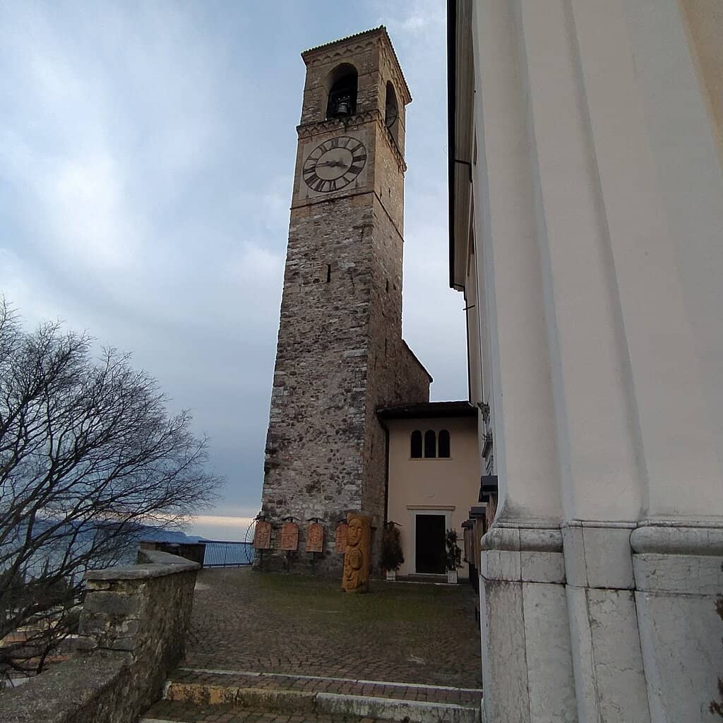 Intriguing 3D Altar Painting