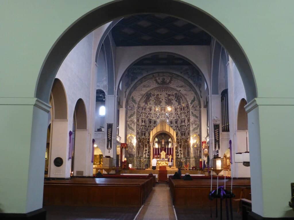 Upscale Boutiques & Cafes