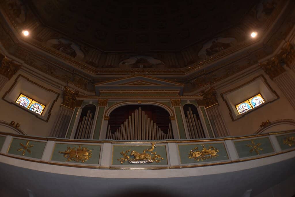 Finely Decorated Altars