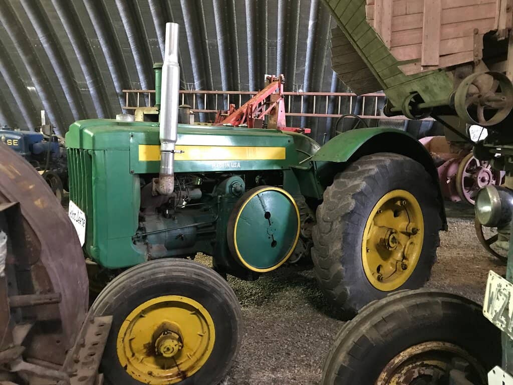 Vintage Tractors & Machinery