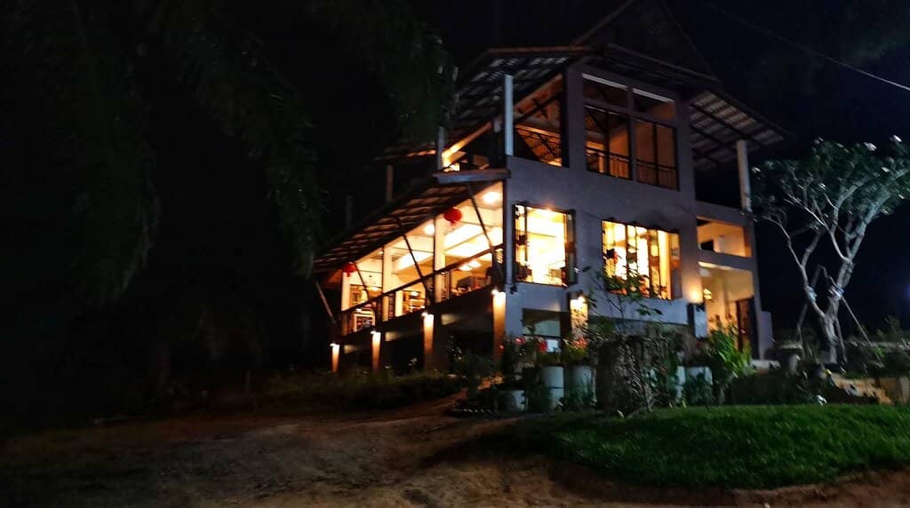Artistic Ambiance and Attentive Service