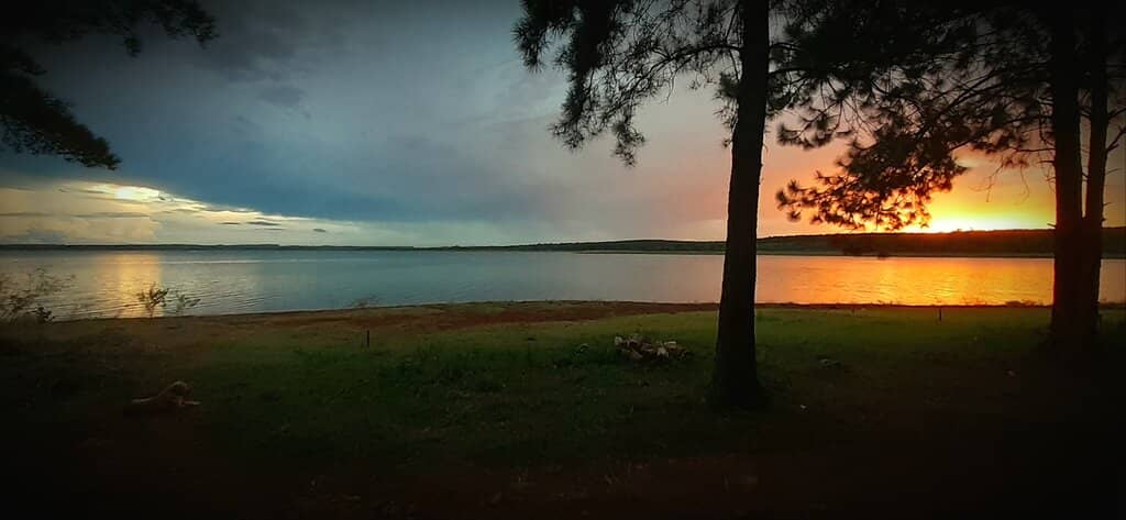 Tranquil Urugua-í Lake