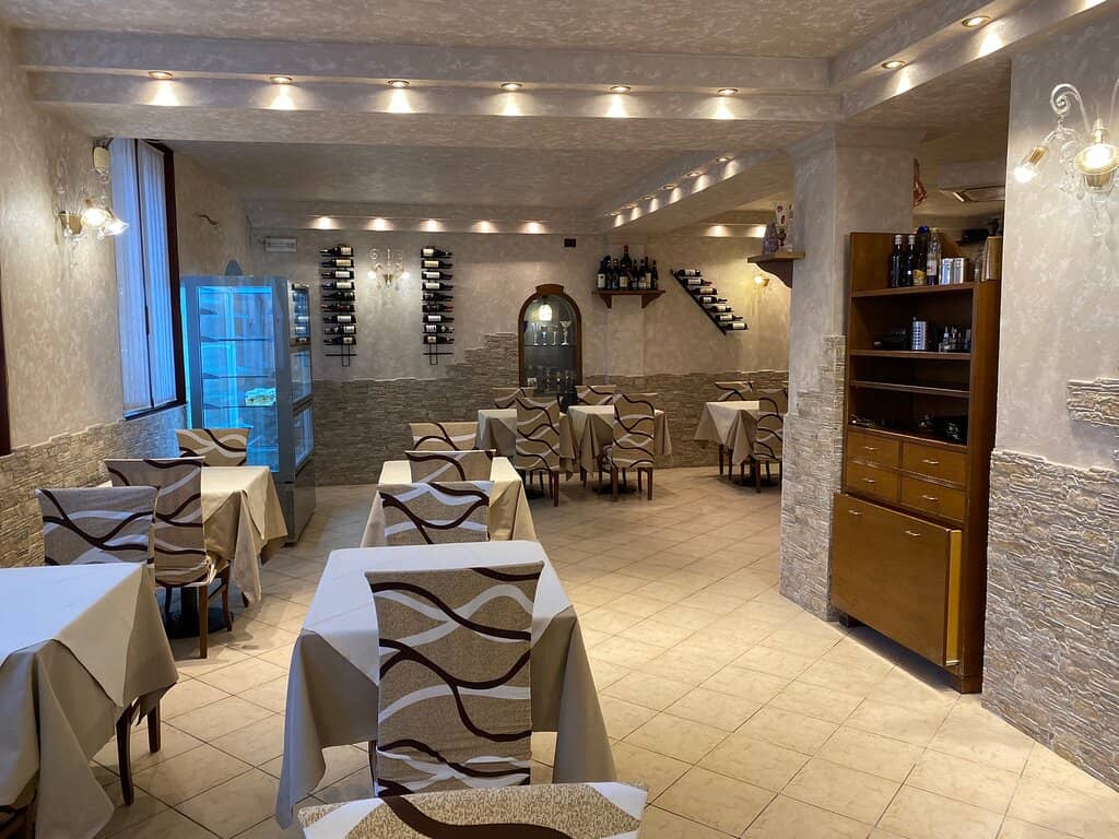 Charming Canal View Dining