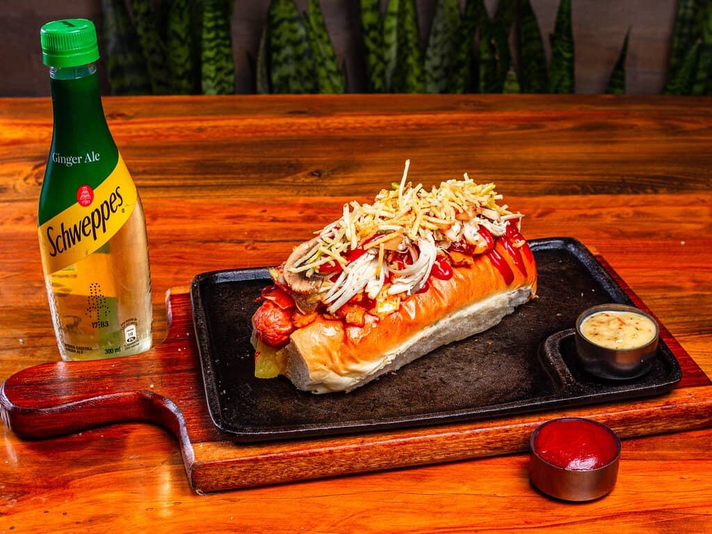 Vibrant Ambiance and Live Music