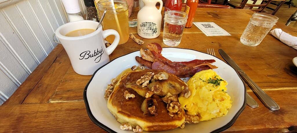 Vibrant Brunch Scene