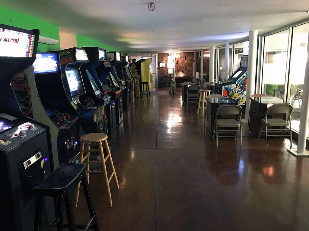 Immersive 80s Decor
